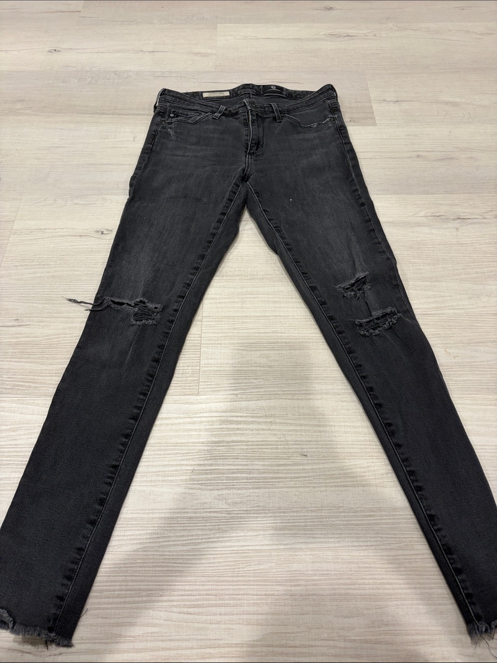 AG Women’s Mid-Rise Legging Ankle Jean